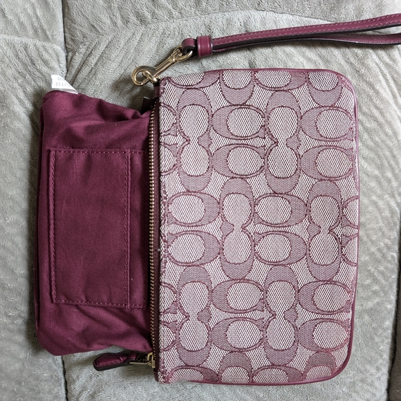 Coach Wristlet-8x5 - EUC - Picture 4 of 11